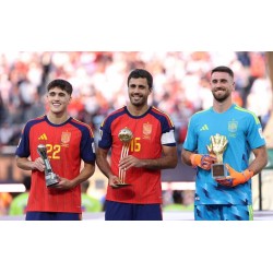 Rodri torna-se apenas o segundo jogador na história do futebol a conquistar três dos troféus mais prestigiados